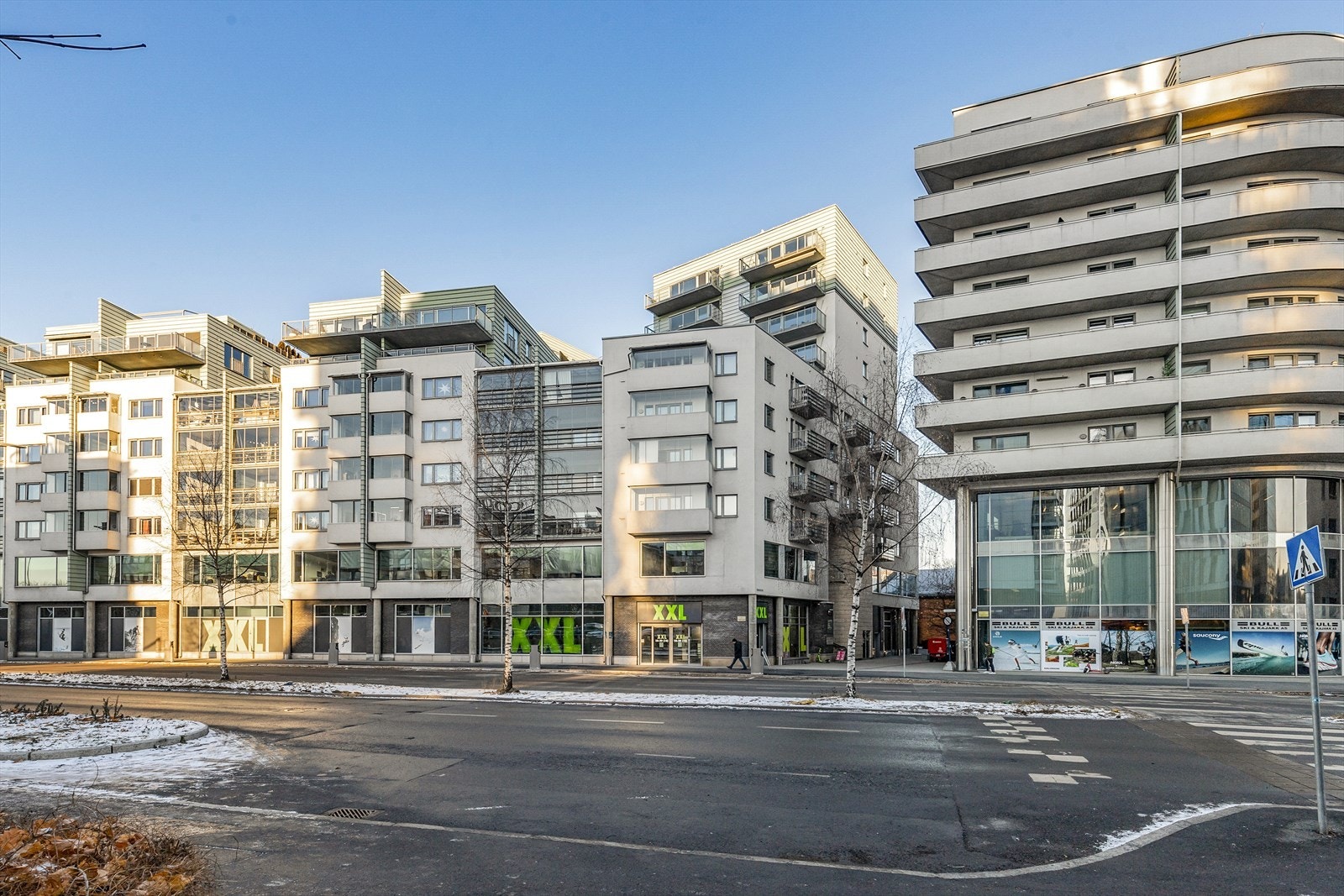 Fasade av bygget. Leiligheten ligger i sidegaten, vendt bort fra hovedveien. Galleribilde