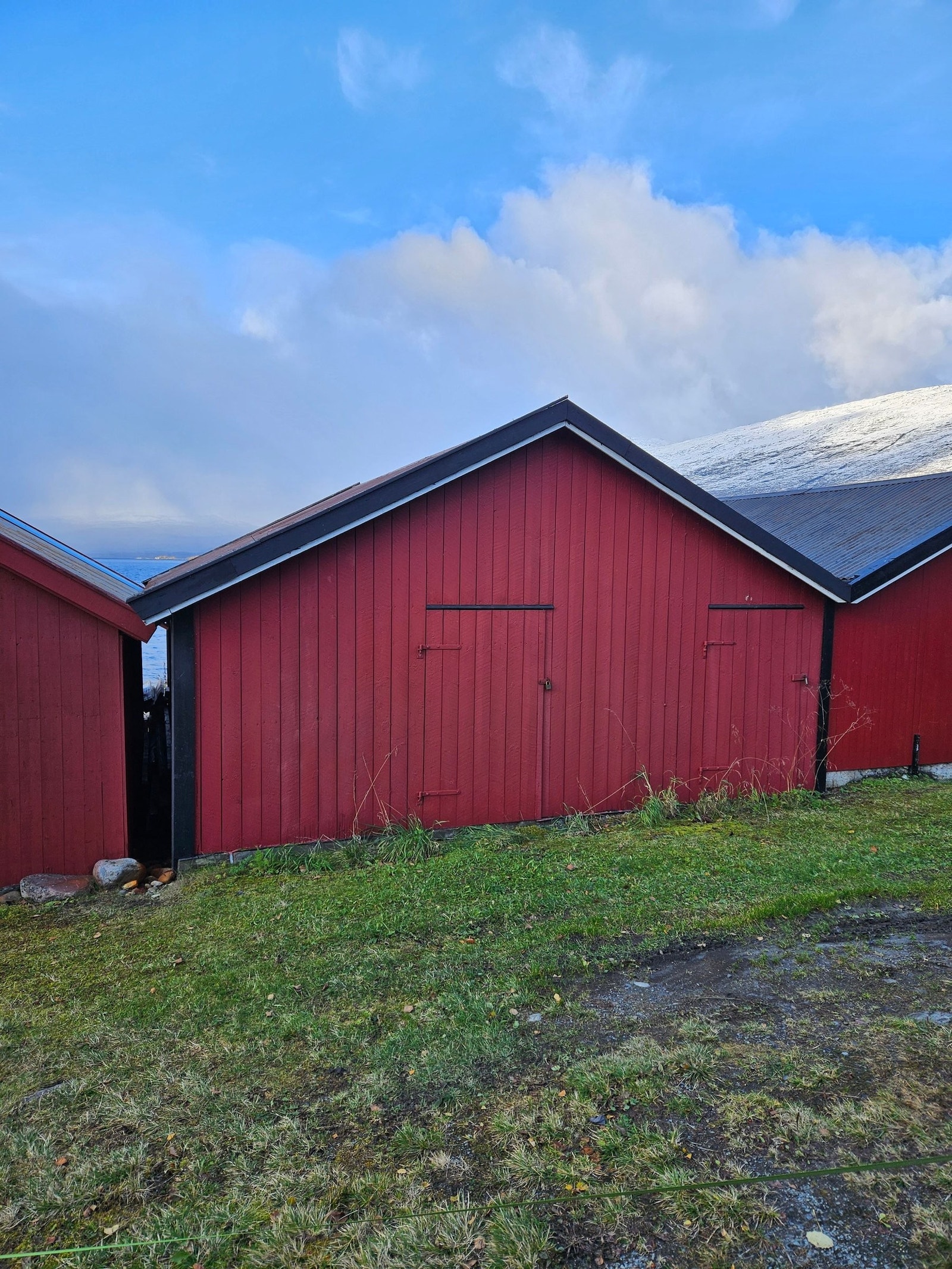 Inngang på øversiden. Her er det døren til venstre som gjelder. Galleribilde