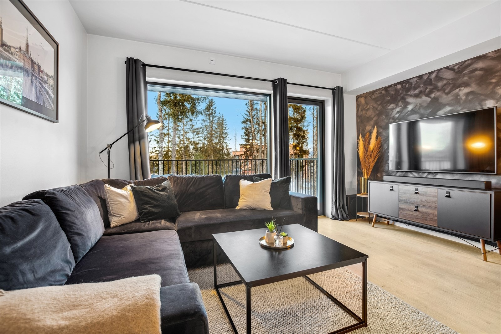 Fra stuen er det utgang til egen balkong. Galleribilde