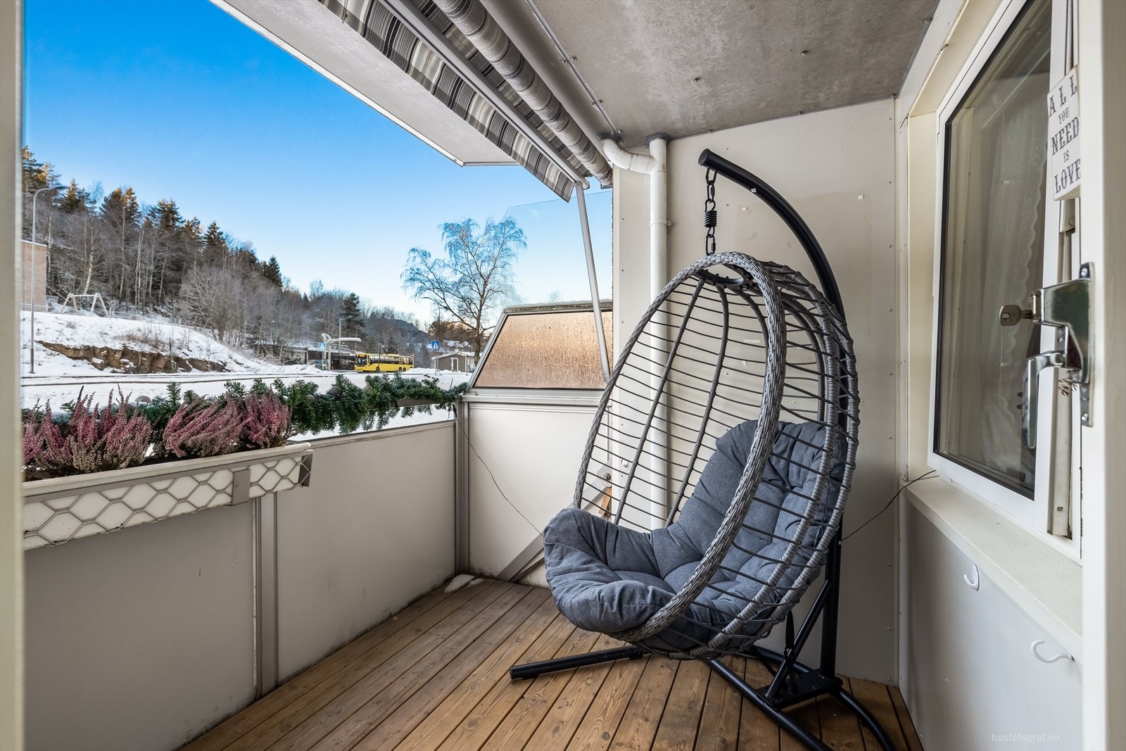 Overbygd balkong med markise Galleribilde