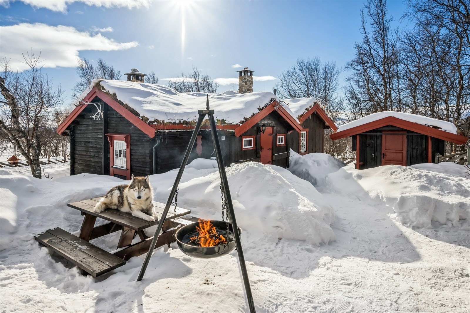 Påskestemning ved bålpanna. Galleribilde