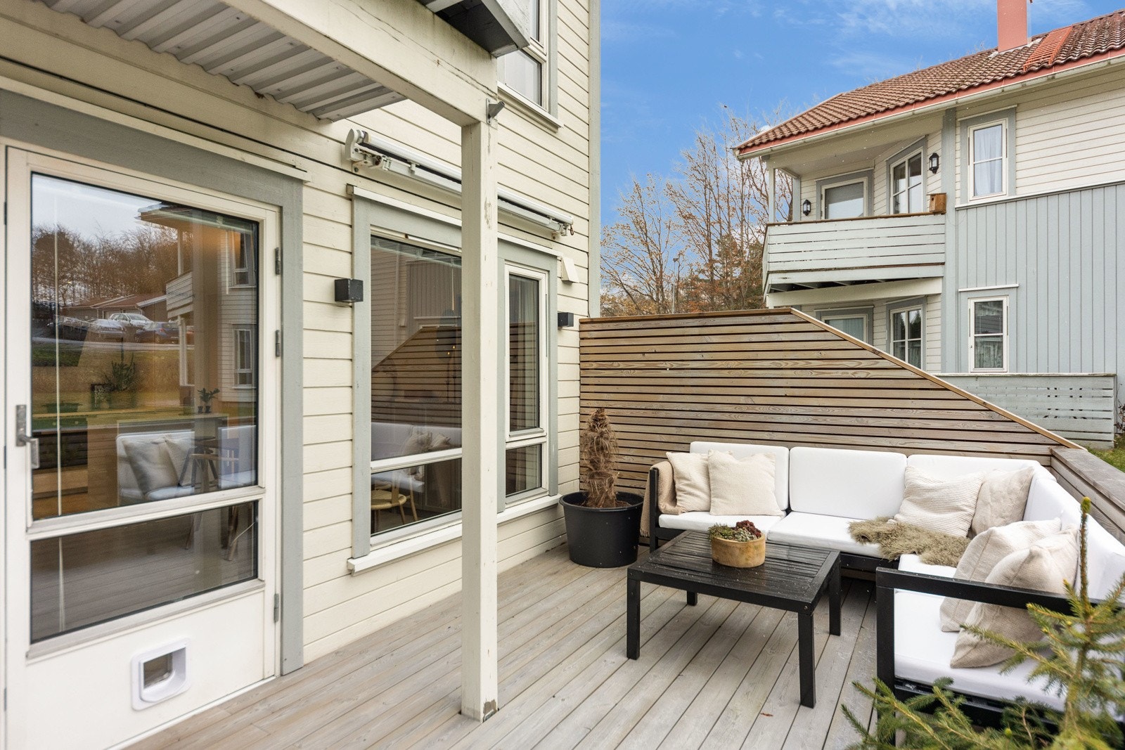 Velkommen til Gunnar Reiss-Andersens gate 117A - presenter av Siri Istre v/PrivatMegleren. Leiligheten ligger fint plassert på hjørnet og har en stor, deilig terrasse utenfor stuen. Galleribilde