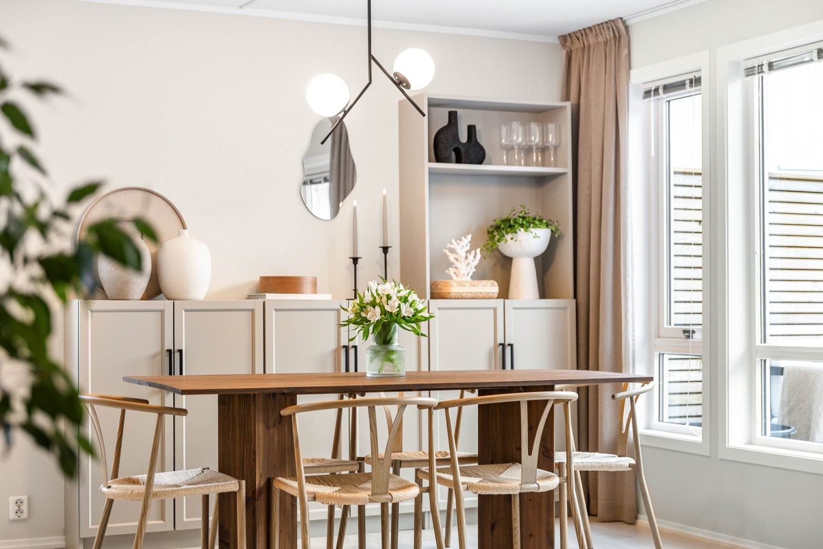 Med langbord kan man samle venner og familie til gode måltider. Galleribilde
