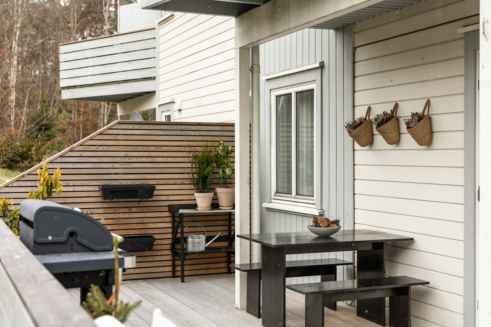 På terrassen kan man nyte sommerdagene med grilling, venner, soling og avslapping. Galleribilde