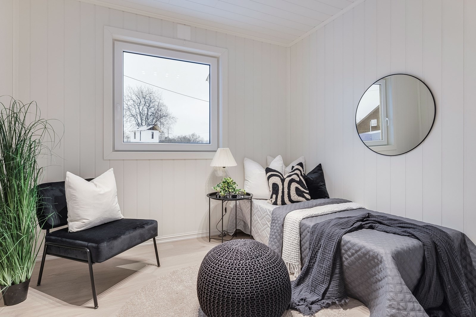 Soverom 2 er et lyst og fint soverom som passer perfekt som barnerom, gjesterom eller kontor. Galleribilde