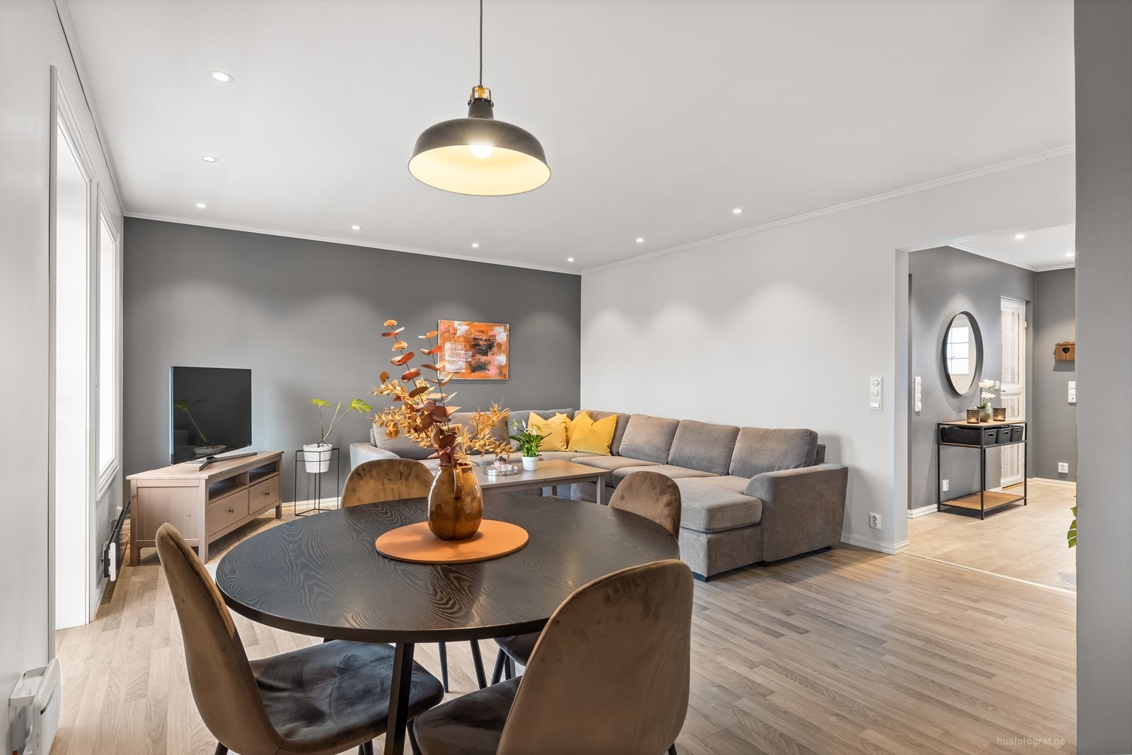 God plass til spise- og sofagruppe. Galleribilde