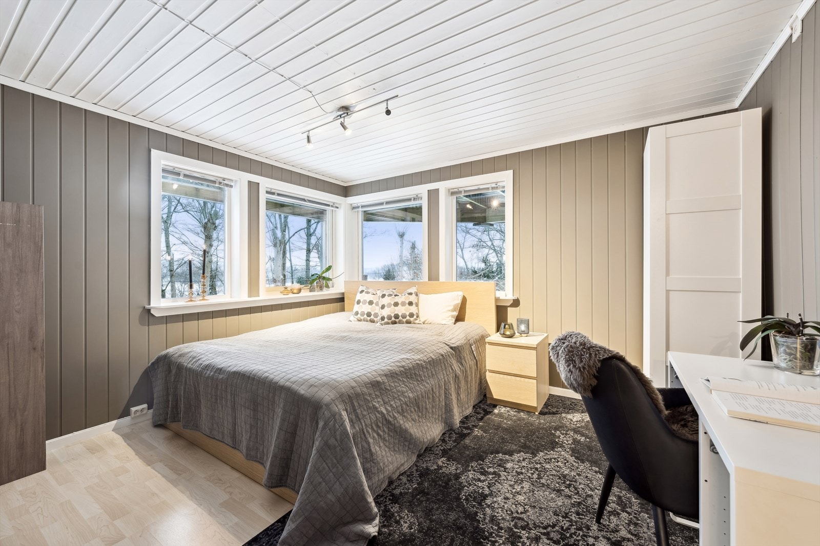 Det er 3 romslige soverom i u.etg. Galleribilde