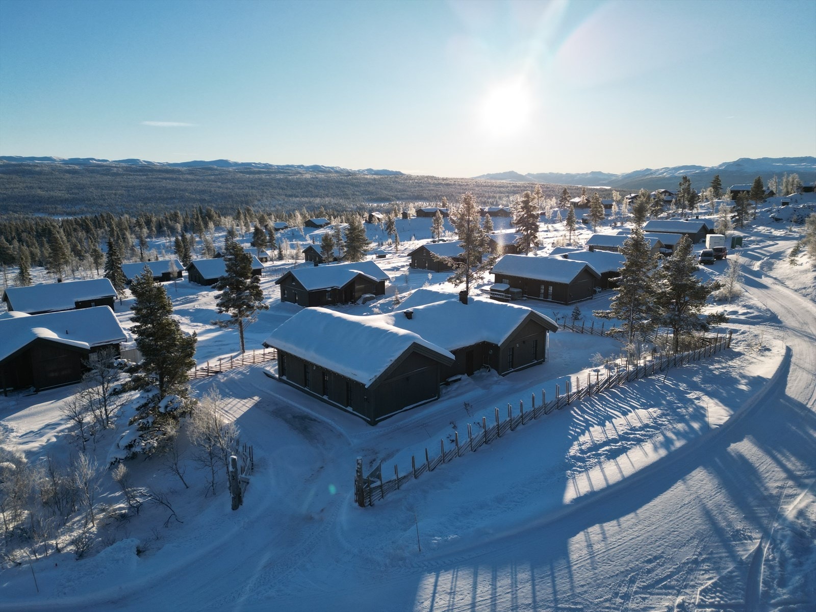Eiendommen ligger 935 moh. med lang solgang og fantastisk utsikt Galleribilde