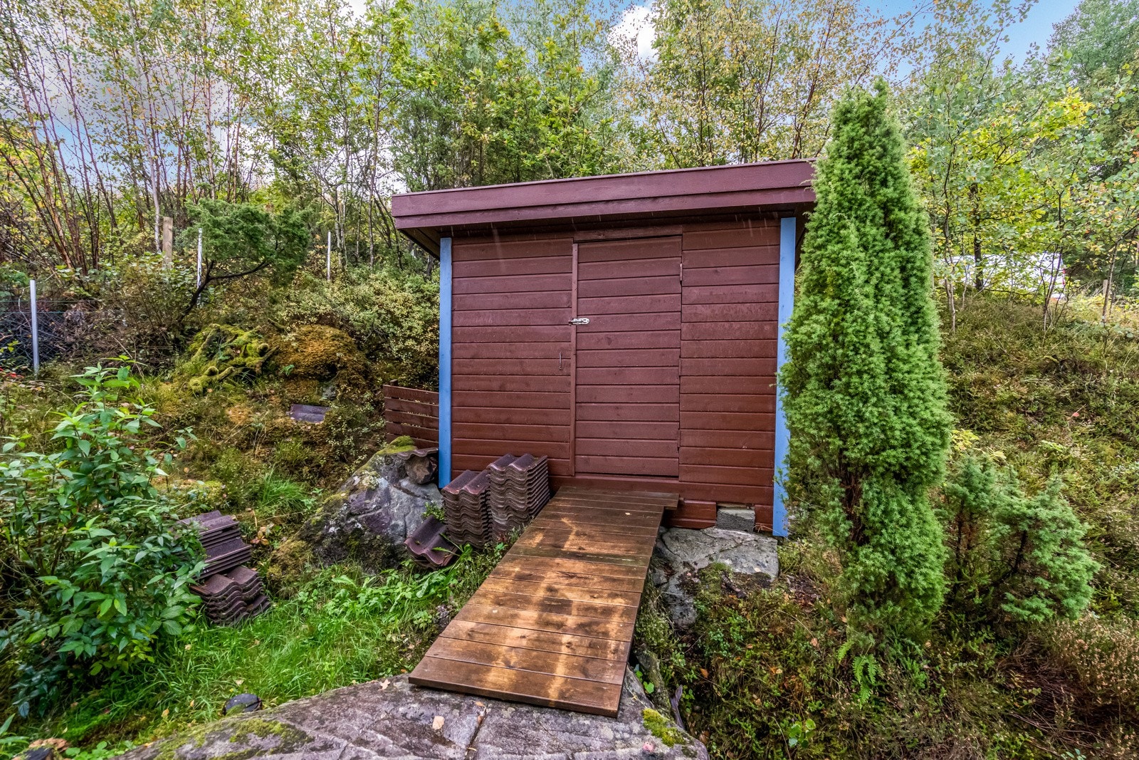 Vedhuset ble bygget i 2018 Galleribilde