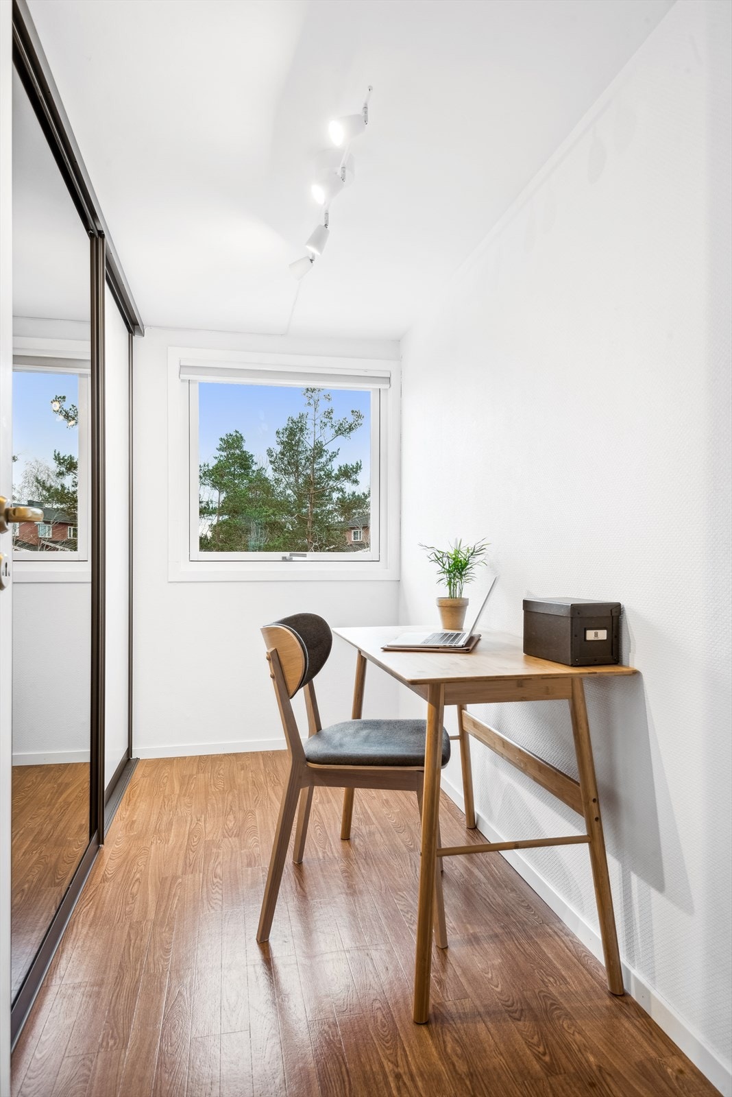 Soverom IIII med skyvedørsgarderobe Galleribilde