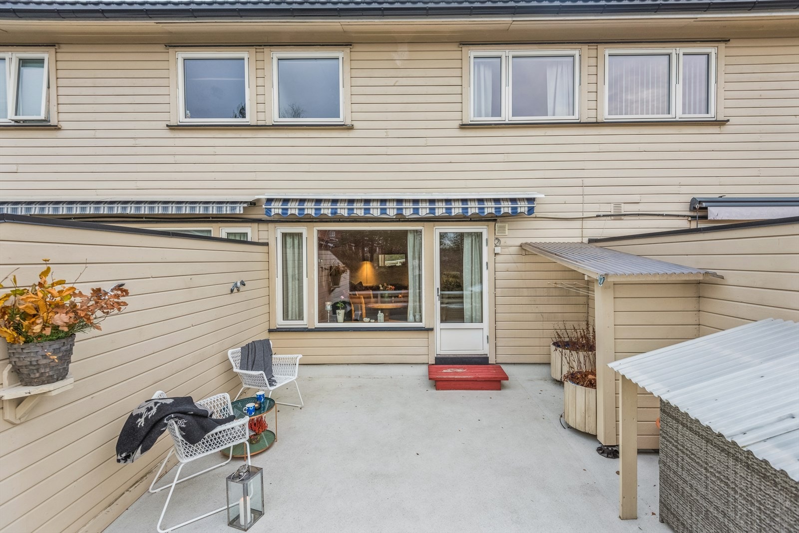Boligen har en meget barnevennlig og god beliggenhet i Trolldalen, ca. 7 min med bil fra Moss sentrum. Området anses som trygt og rolig, og med lite trafikk. Galleribilde