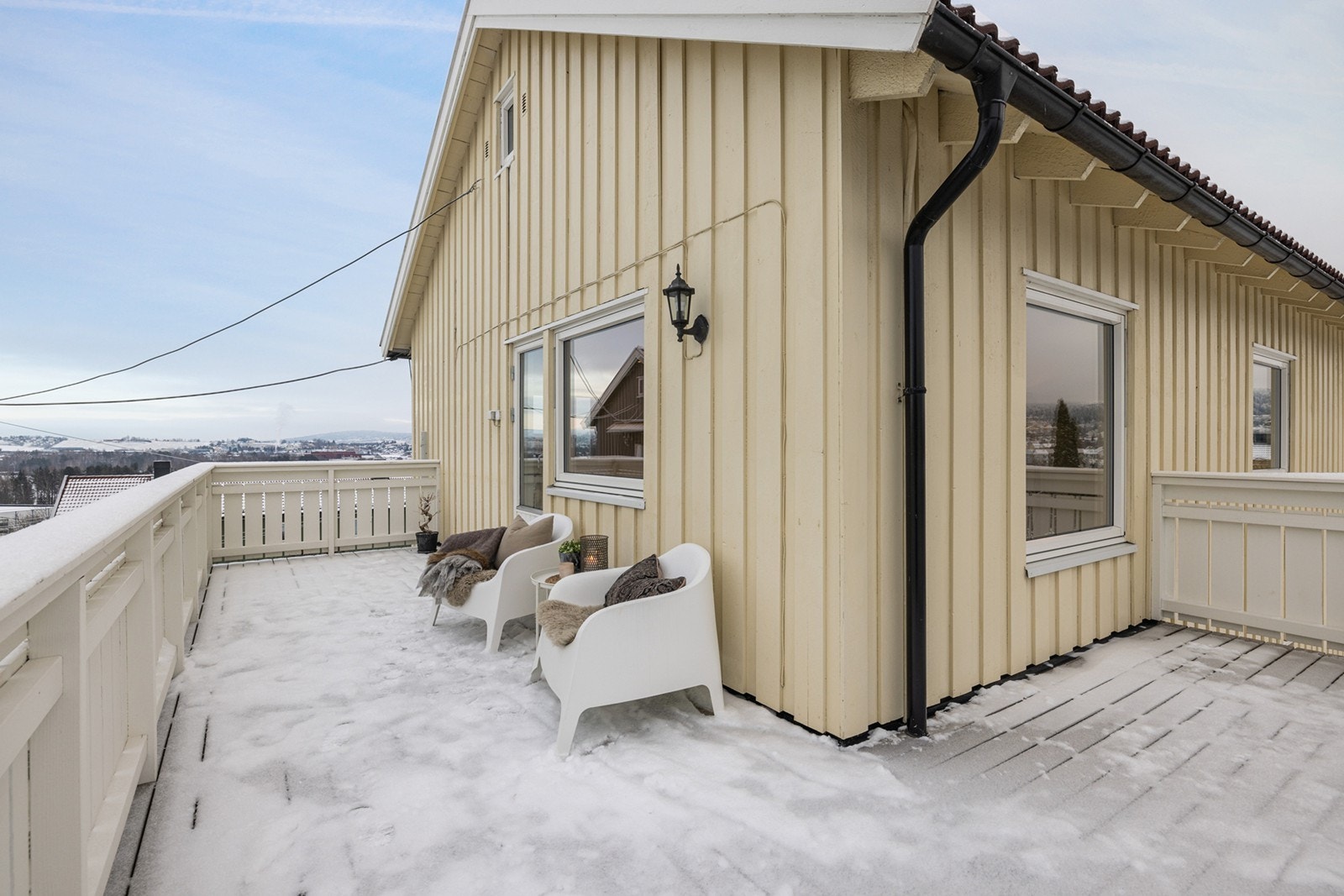 Dette er en lys 2-roms andelsleiligheten som byr på en stor balkong på 23 m². Galleribilde