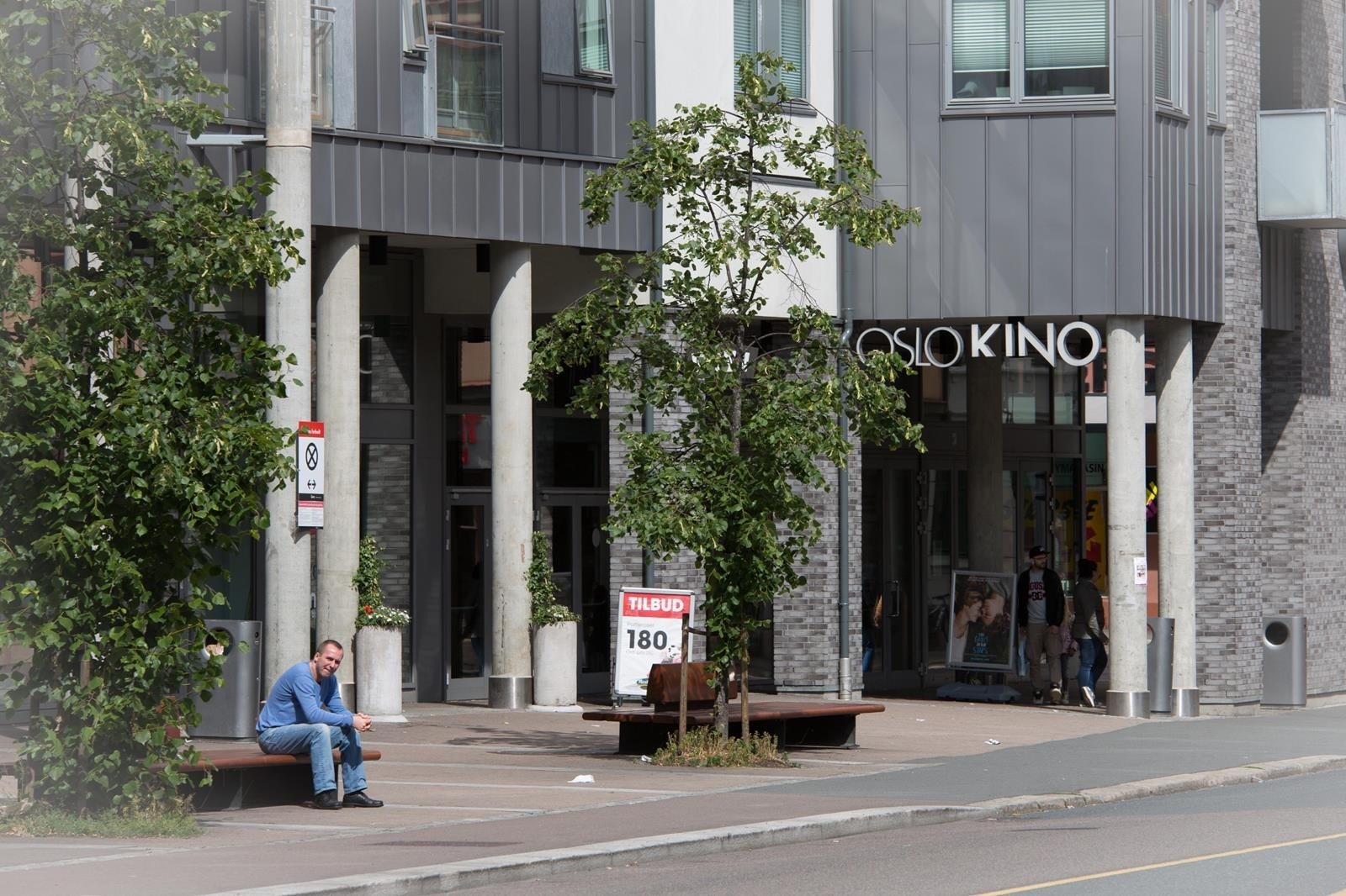 Nye Ringnes Park med "alt" av servicetilbud ligger rett ved leiligheten Galleribilde