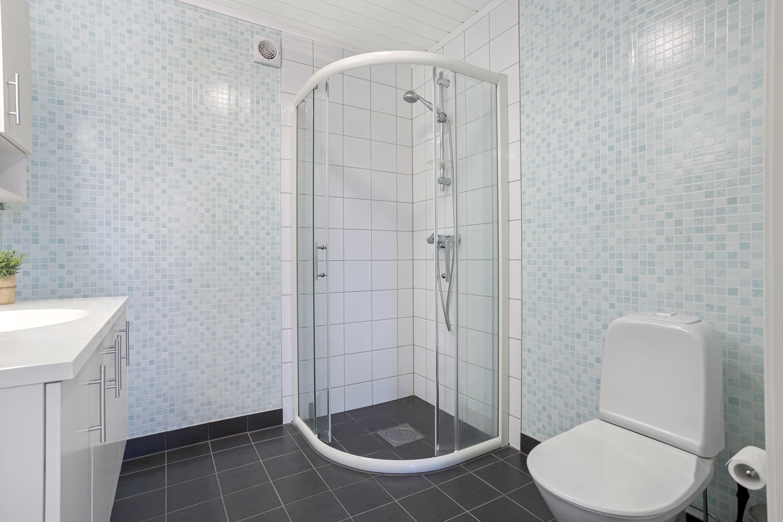 Det er varmekabler i gulvet på badet Galleribilde