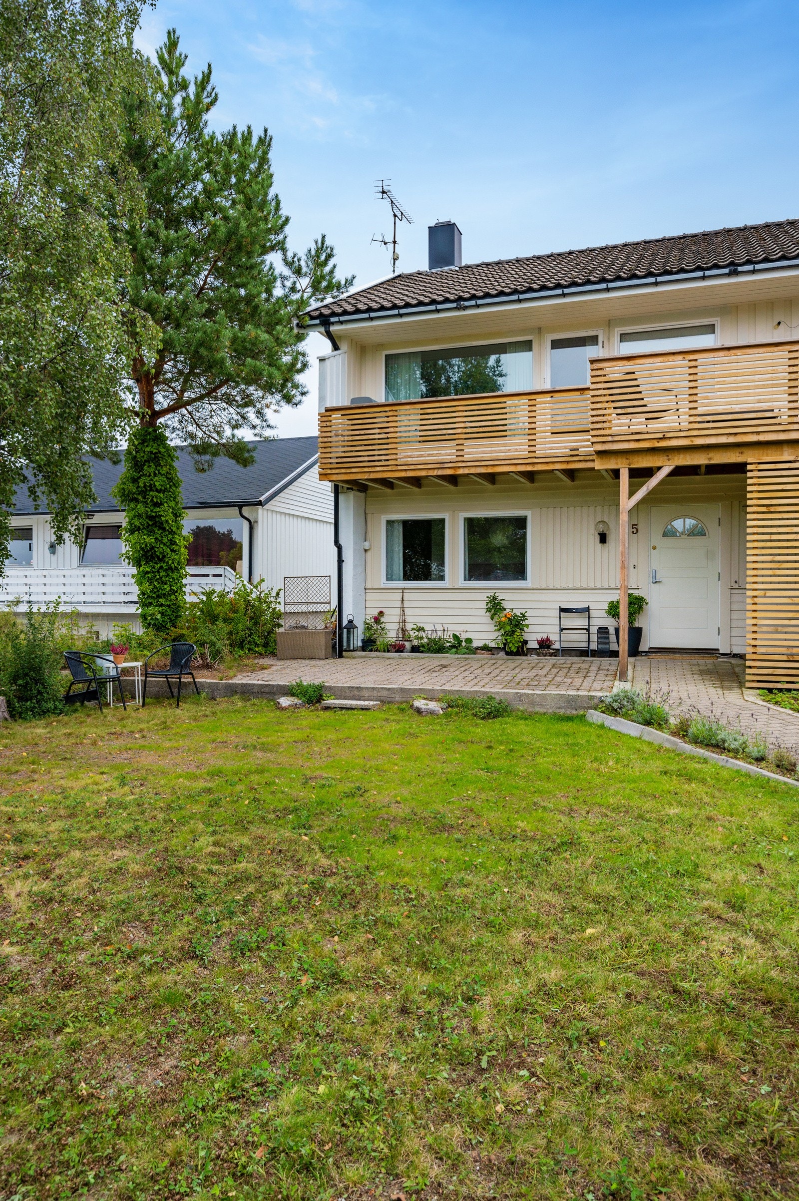 Ved enkle grep kan man her skape seg en flott og fin uteplass! Galleribilde