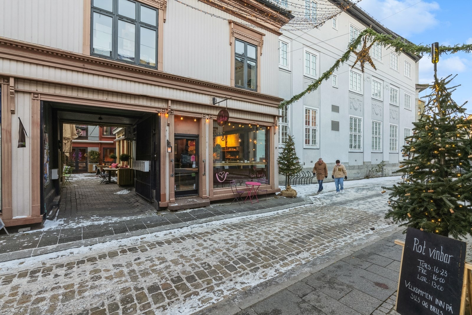 Det er også flere kaféer i umiddelbar nærhet. Galleribilde