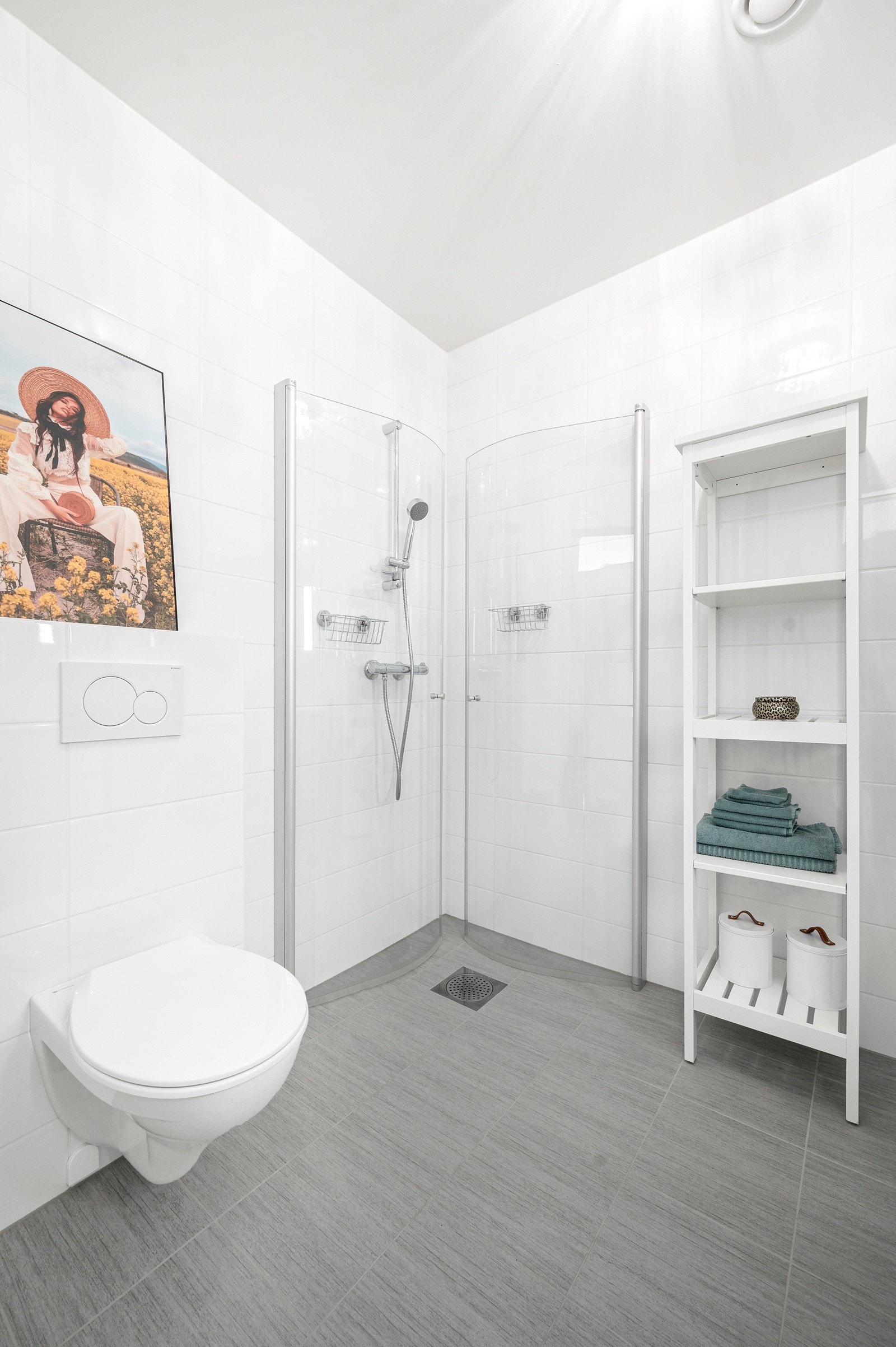 Badet er av god størrelse med varmekabler i gulv. Galleribilde