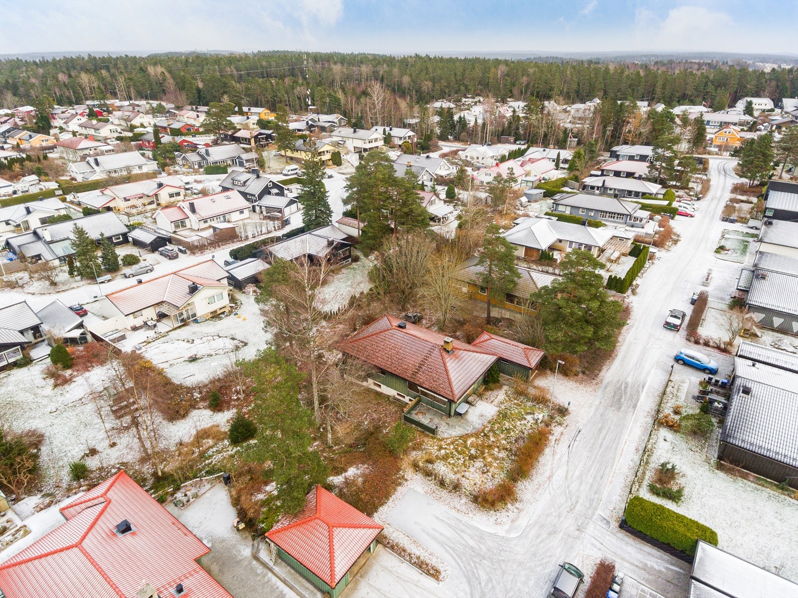 Eiendommen har meget barnevennlig beliggenhet i et populært og attraktivt bomiljø på Deør Skog i Son Galleribilde