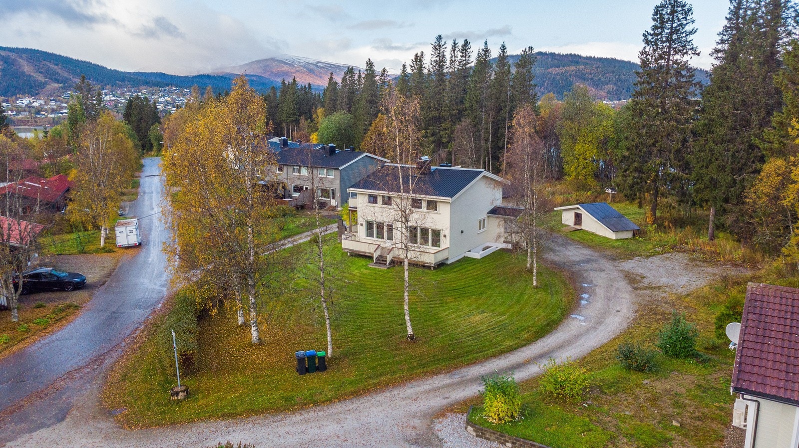 Ønsker du å sikre deg en bolig med fleksibel planløsning og romslig tomt på populære Mjølan? Ta kontakt da vel. Galleribilde
