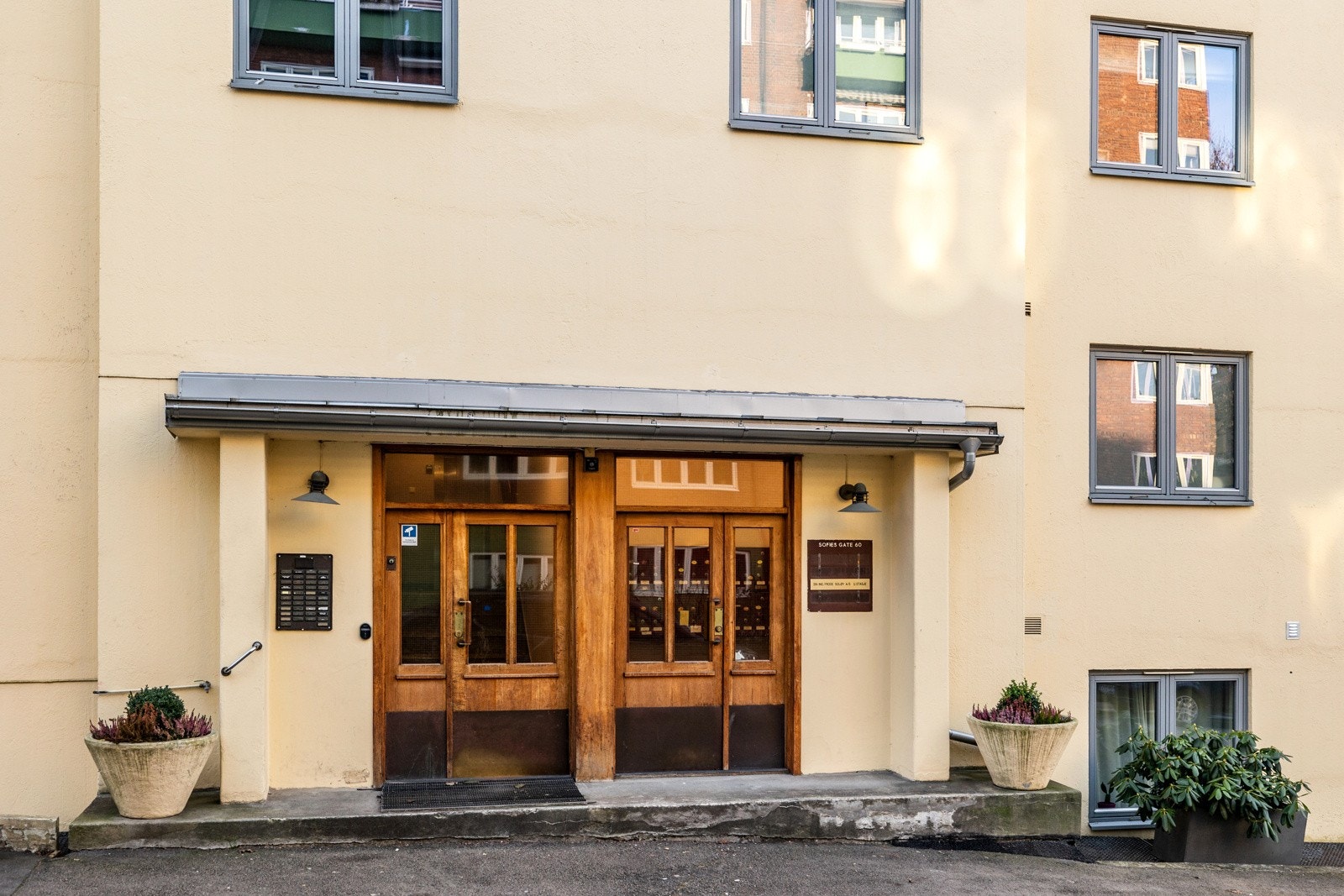 Inngangsparti. Galleribilde