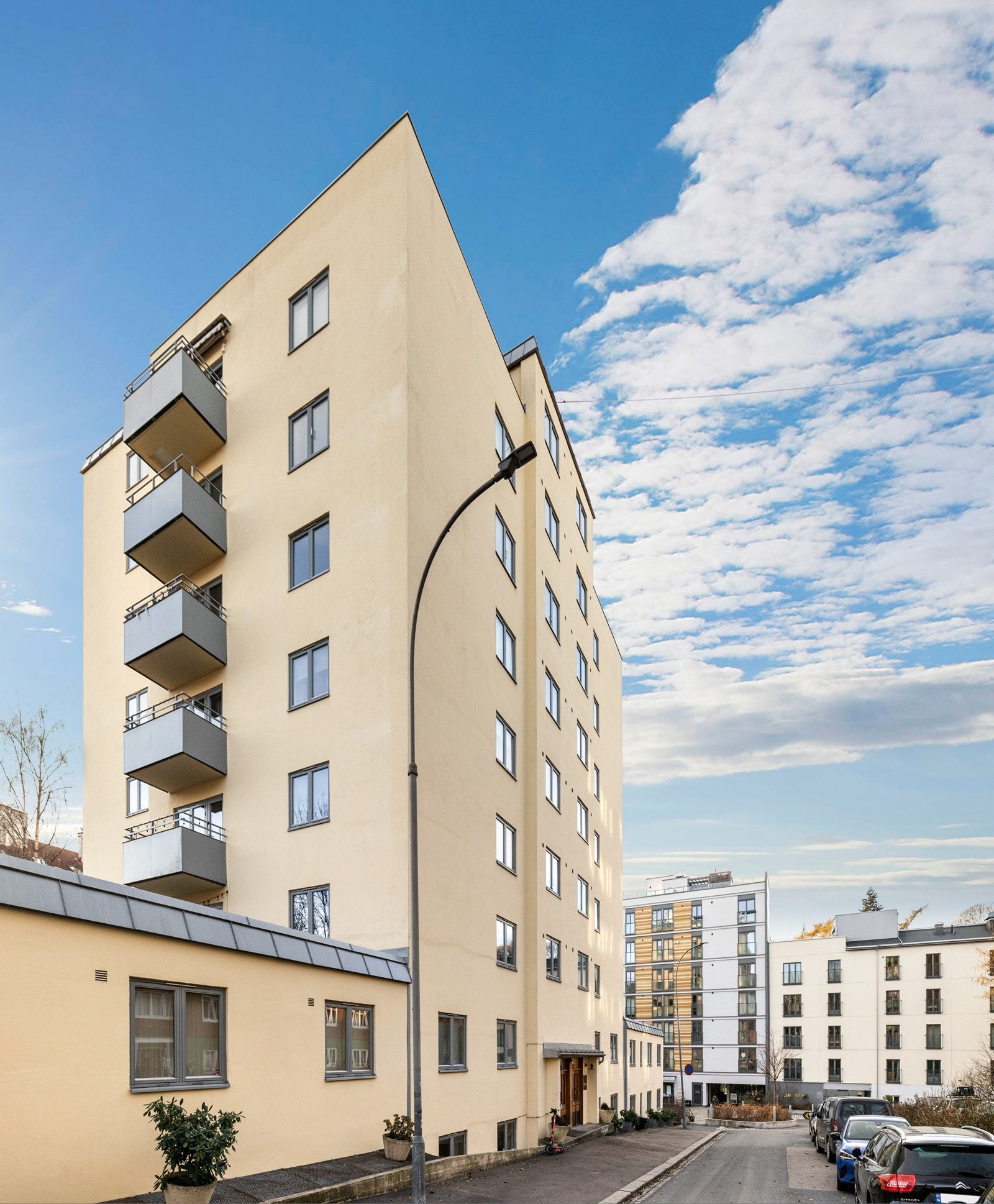 Leiligheten ligger i 7. etasje med direkte heisadkomst. Galleribilde
