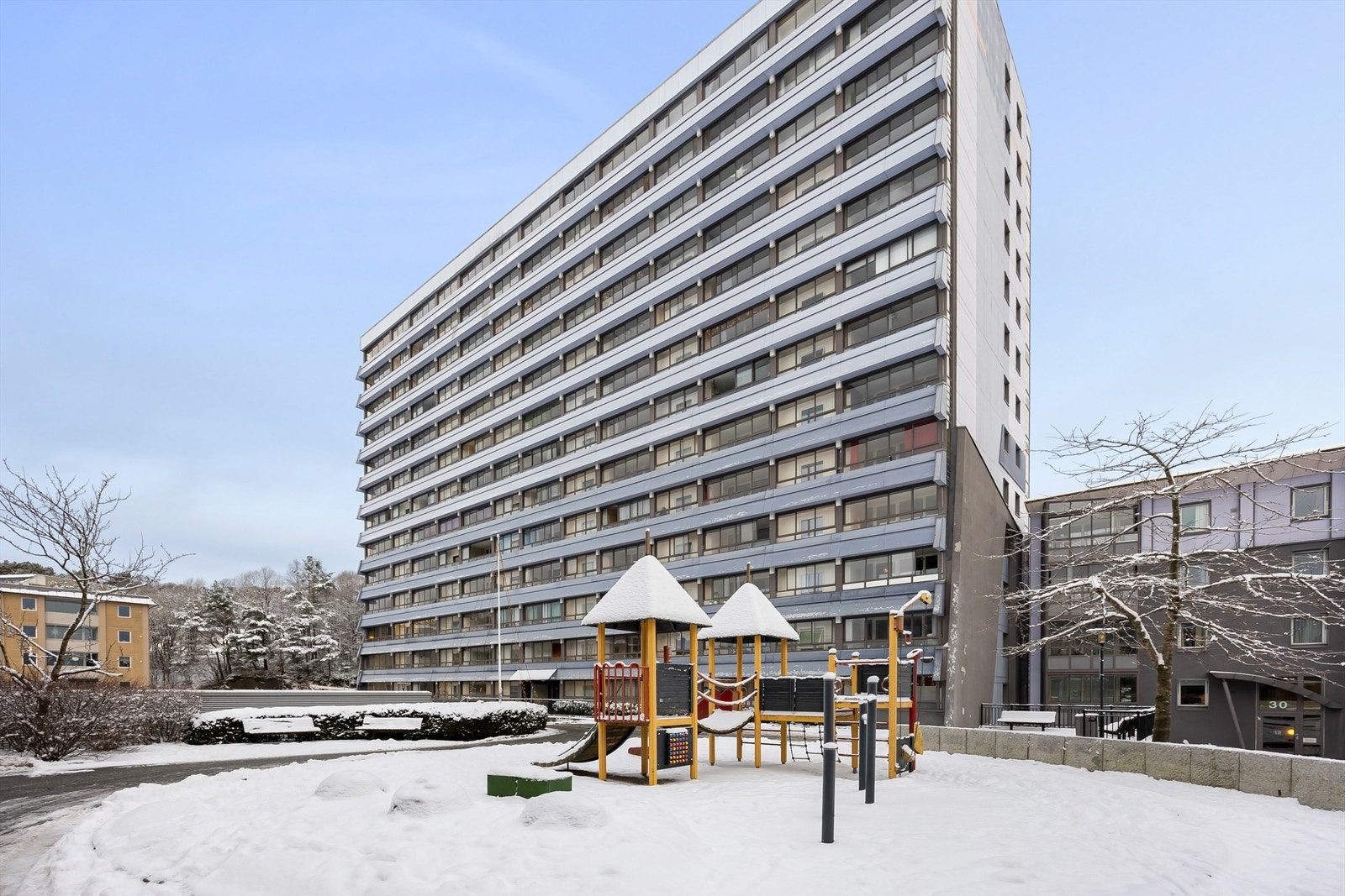 Fasade mot vest med innglassede balkonger Galleribilde