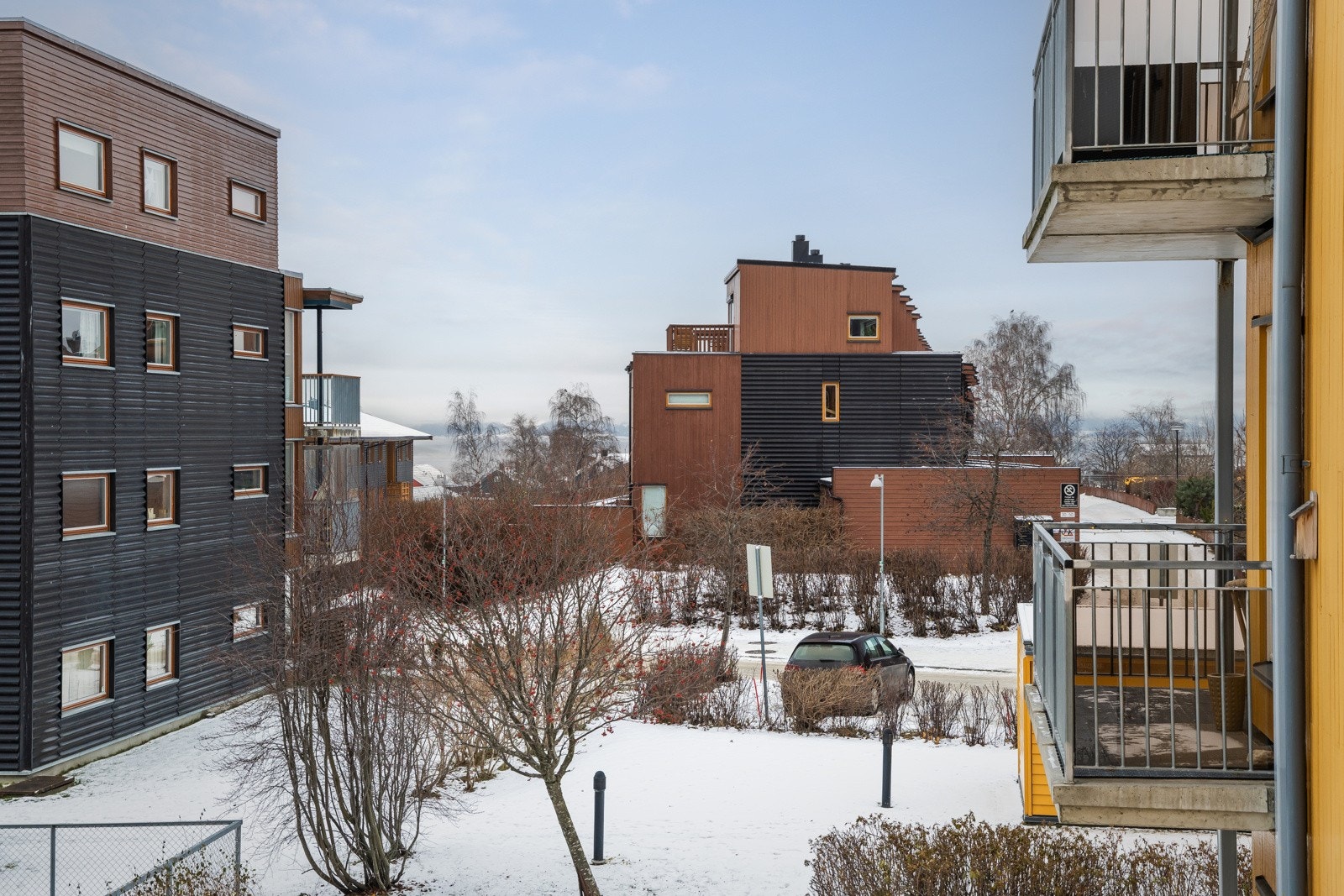 Den andre veien ser man i retning av fjorden. Galleribilde