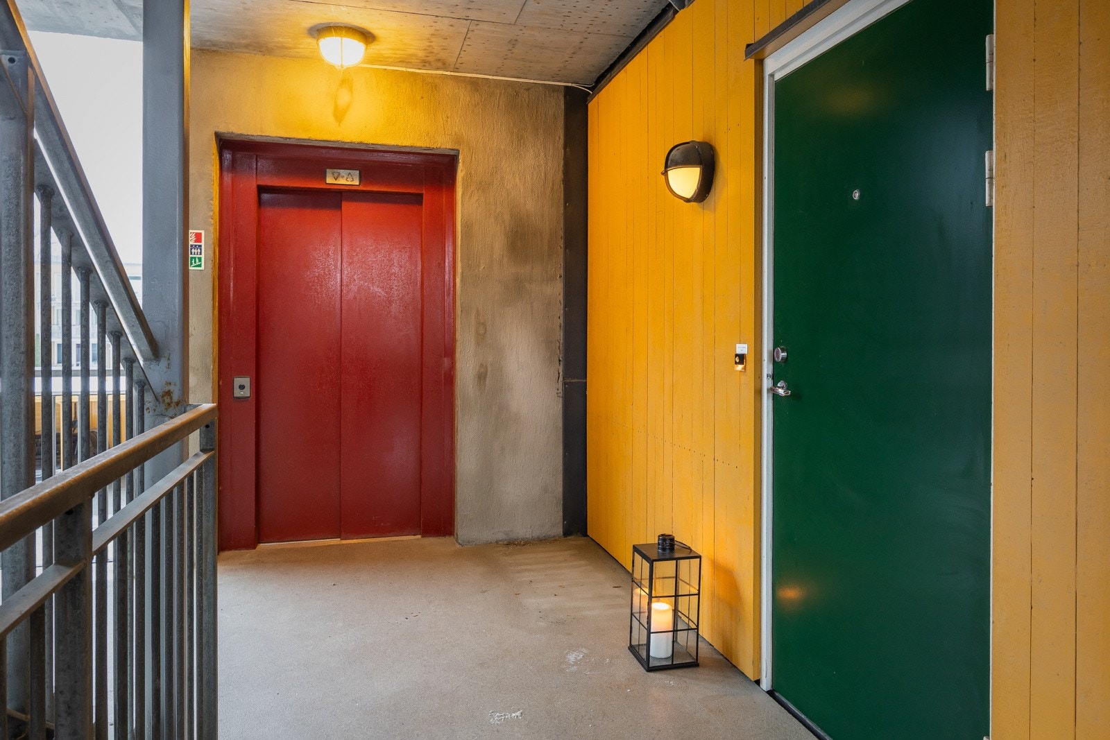 I bygget er det heis og utvendig inngangsparti med svalgang. Galleribilde
