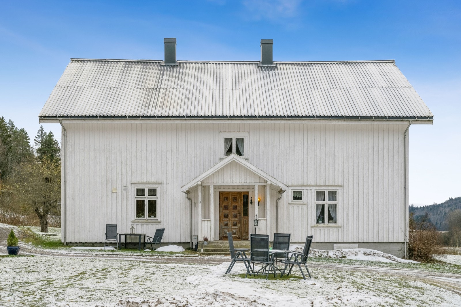 Våningshuset er opprinnelig fra ca. 1750. Og er på- og ombygget i flere omganger Galleribilde