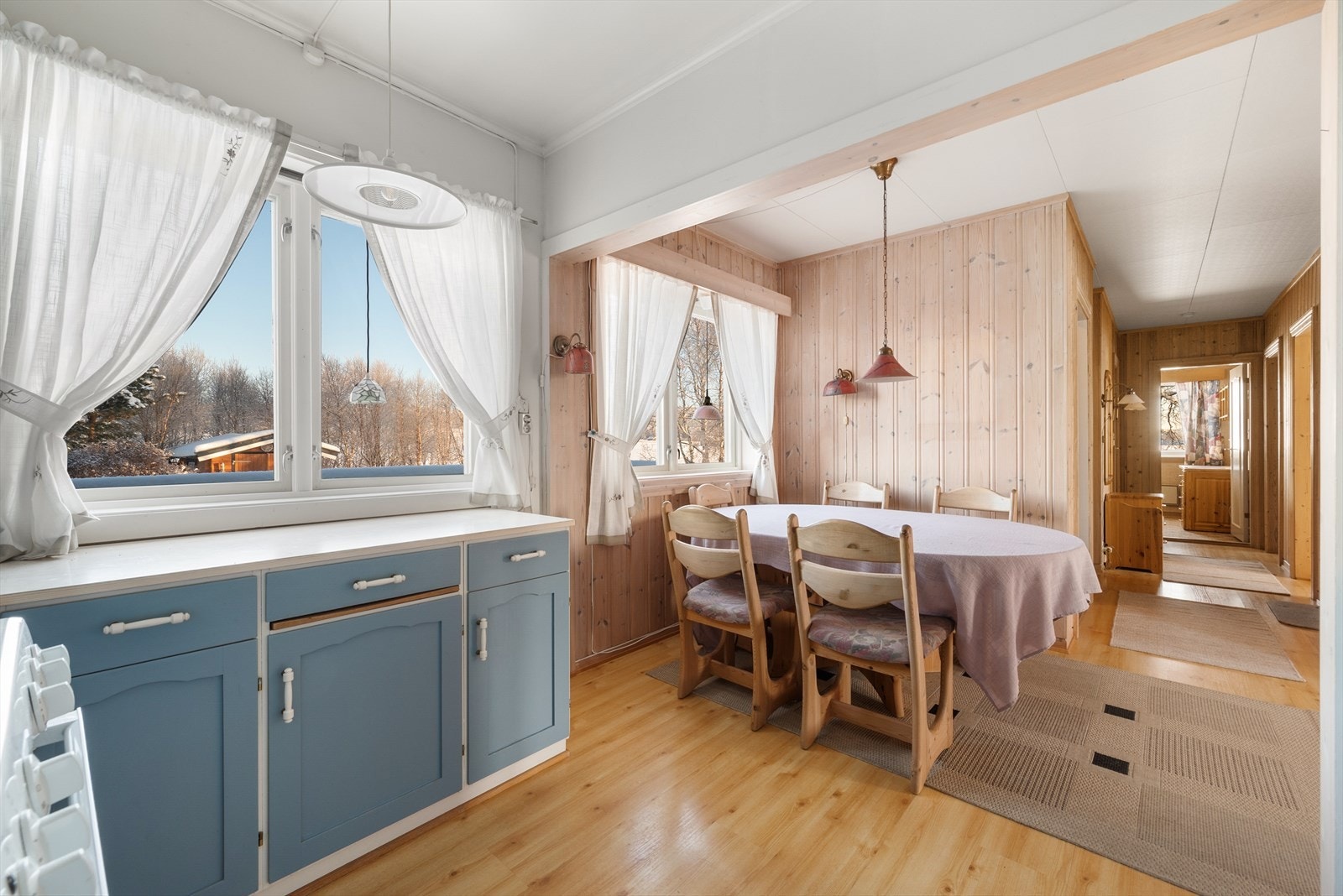 Kjøkken/spisestue. Galleribilde