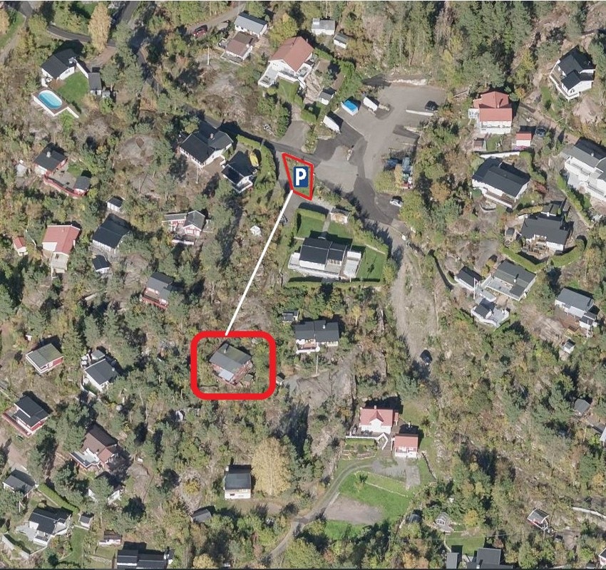 Parkeringsplass ca. 70 meter fra hytta Galleribilde