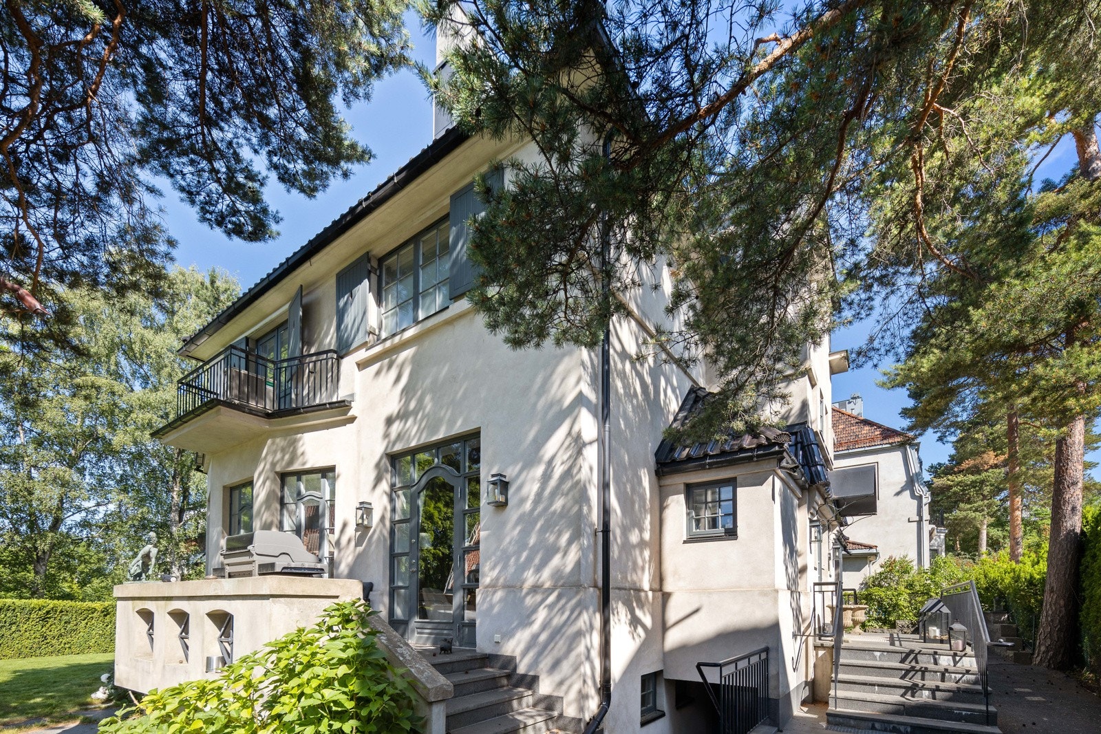 Fasade med terrasse mot syd Galleribilde