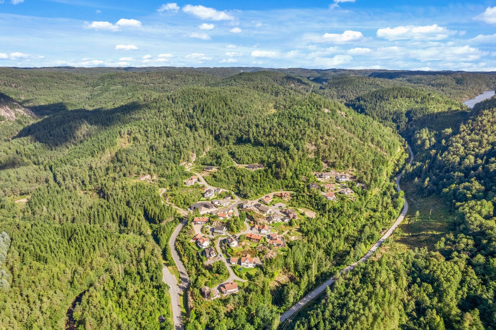 Brendebakke ligger i landlige omgivelser nær flotte turområder. Galleribilde