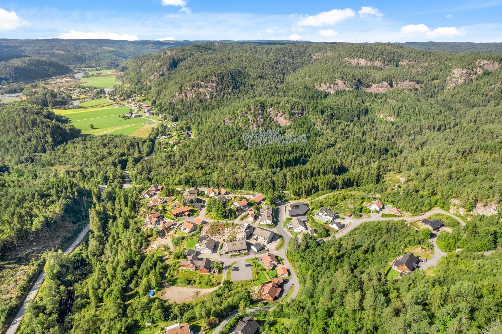 Brendebakke boligfelt ligger plassert like syd for Øyslebø Galleribilde