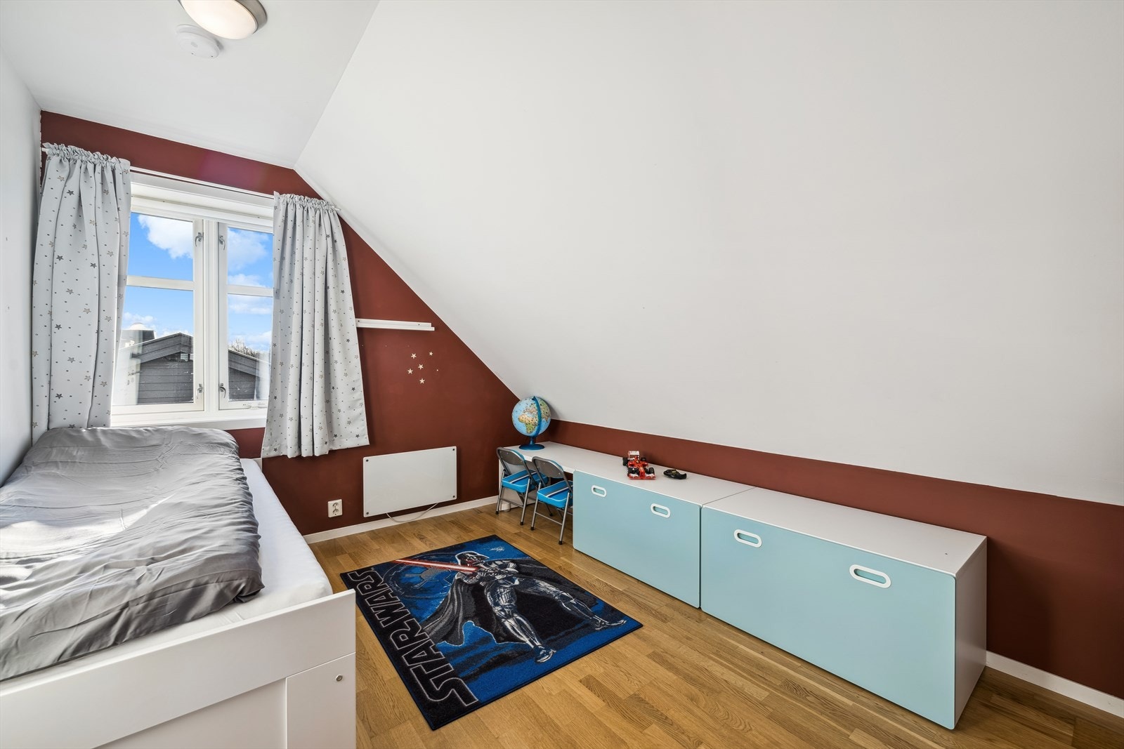 Boligen har i dag totalt 3 gode soverom. Galleribilde