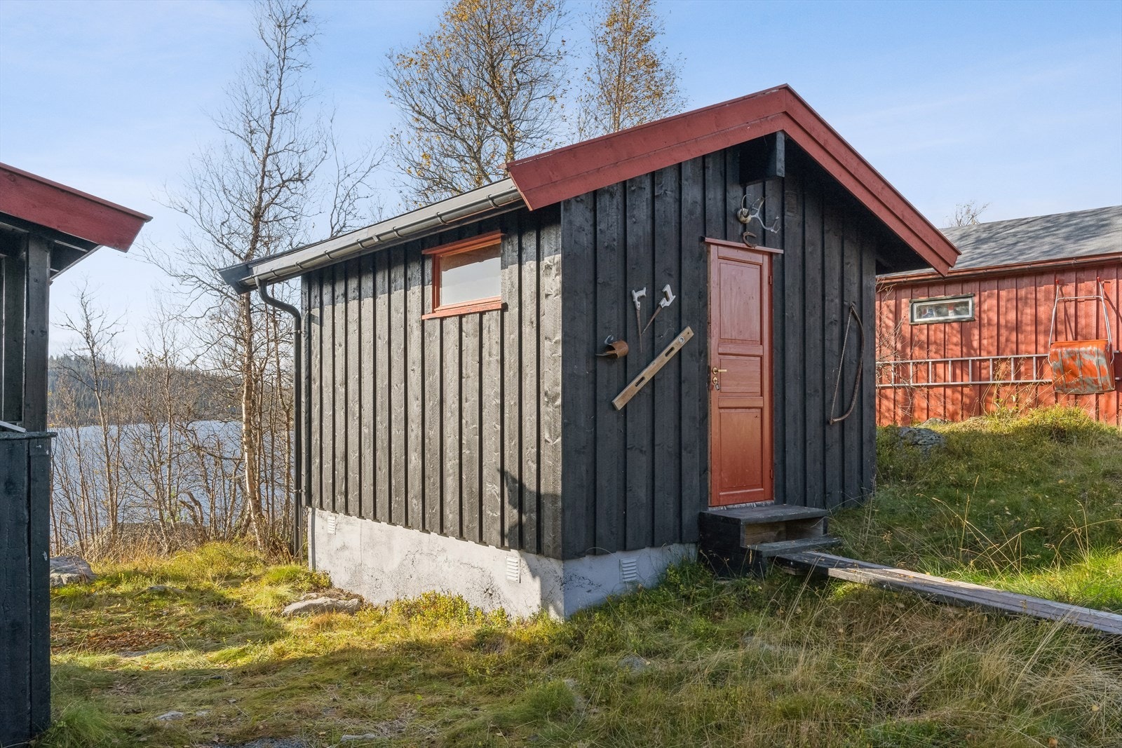 I tillegg til hytta har eiendommen et anneks med soverom og bod. Galleribilde