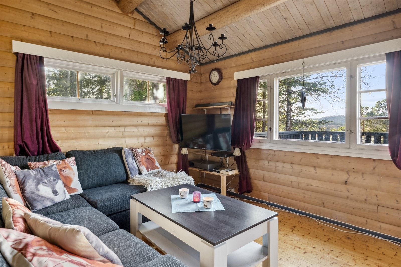 Etter aktive dager ute i naturen er det godt å slappe av inne i hytta. Galleribilde