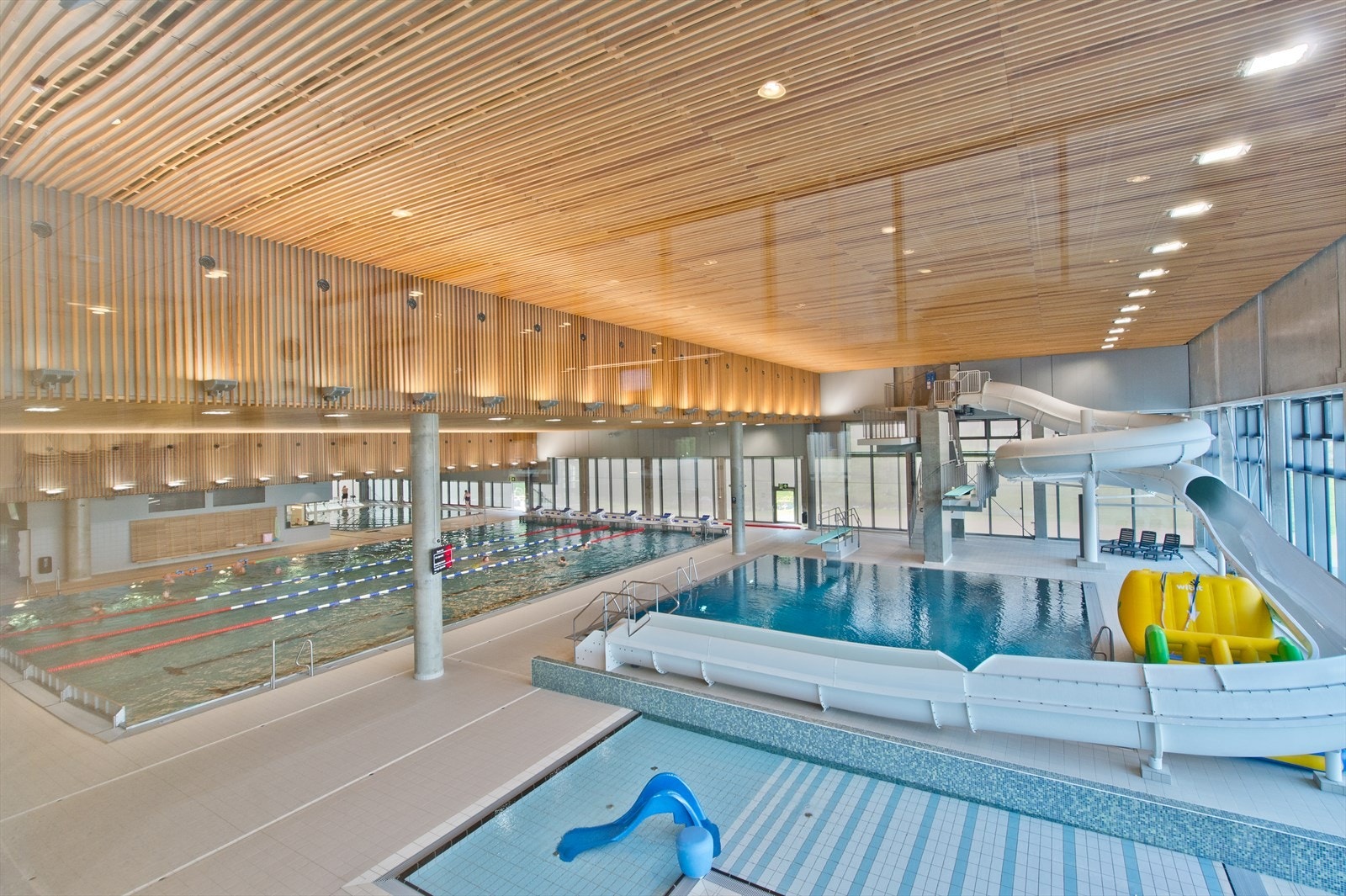 Røykenbadet, også med bl.a. treningssenter, legesenter Galleribilde
