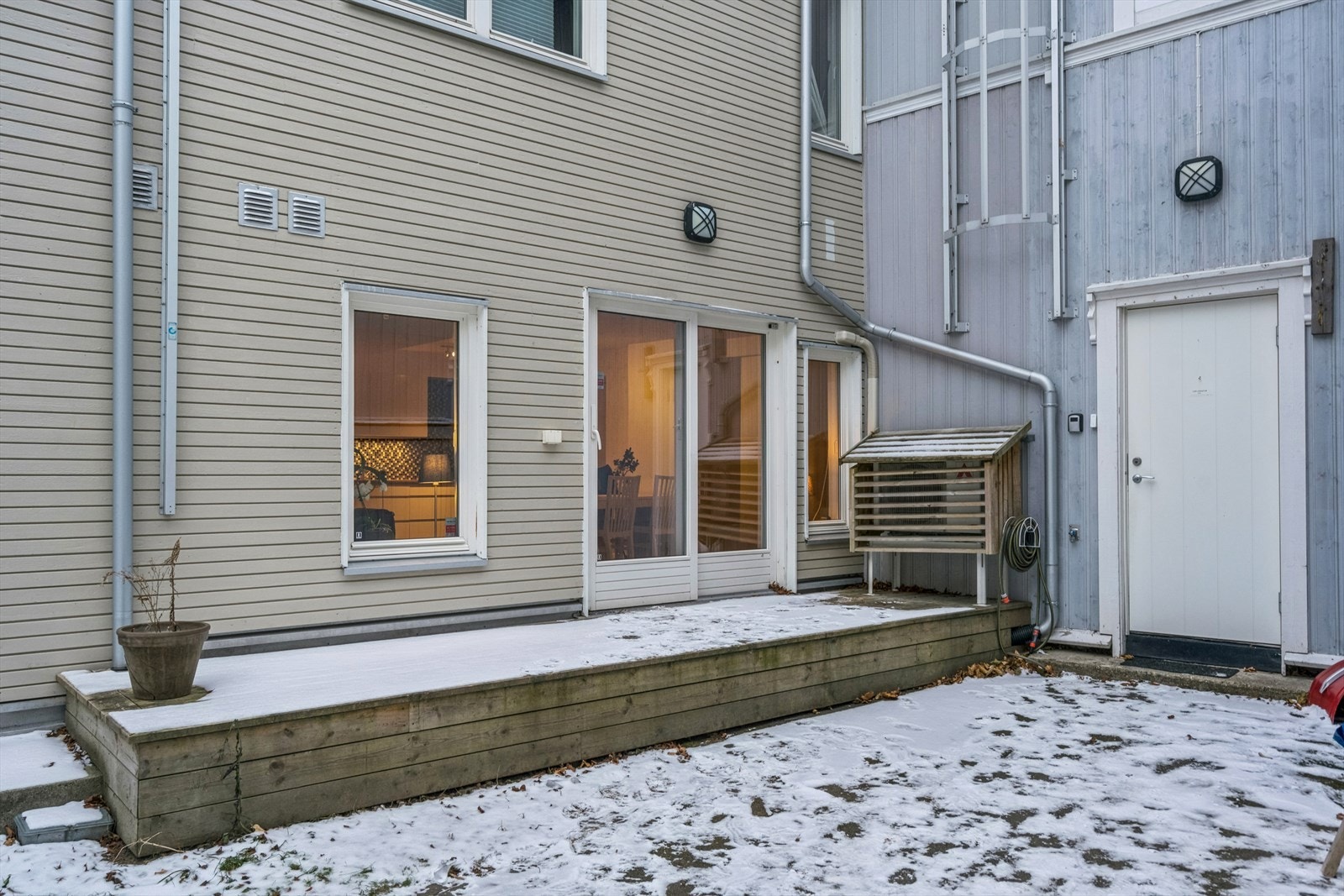 Leiligheten har terrasse inn mot bakgård. Galleribilde