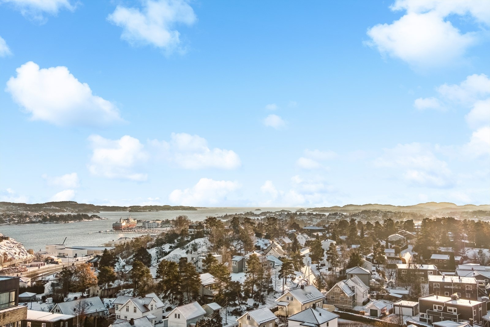 Herlig utsikt og et meget hyggelig boligområde rett utenfor Sandefjord sentrum - kort vei til Ranvikstranda, Granholmen og Marum Galleribilde