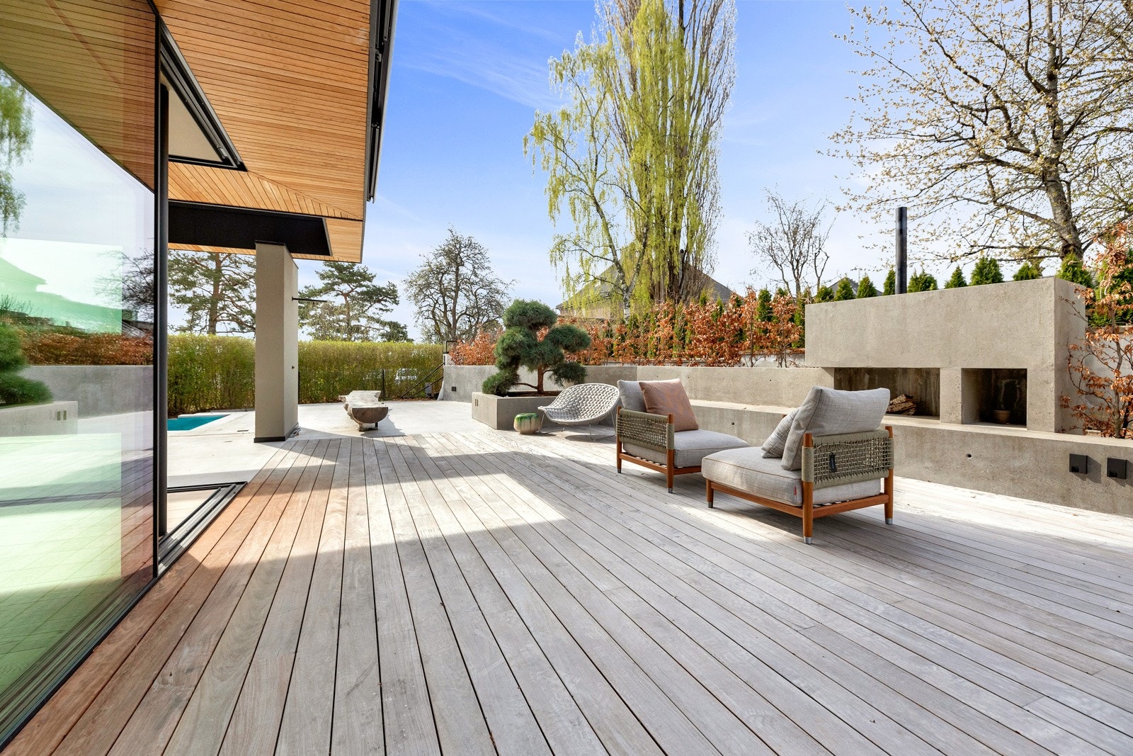 Her kan man samles rundt utepeisen og nyte sommeren ut i de små timer. Galleribilde