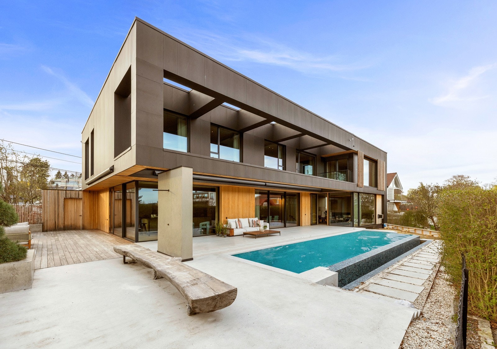 En desigmessig perle som skapt for omgivelsene. Galleribilde