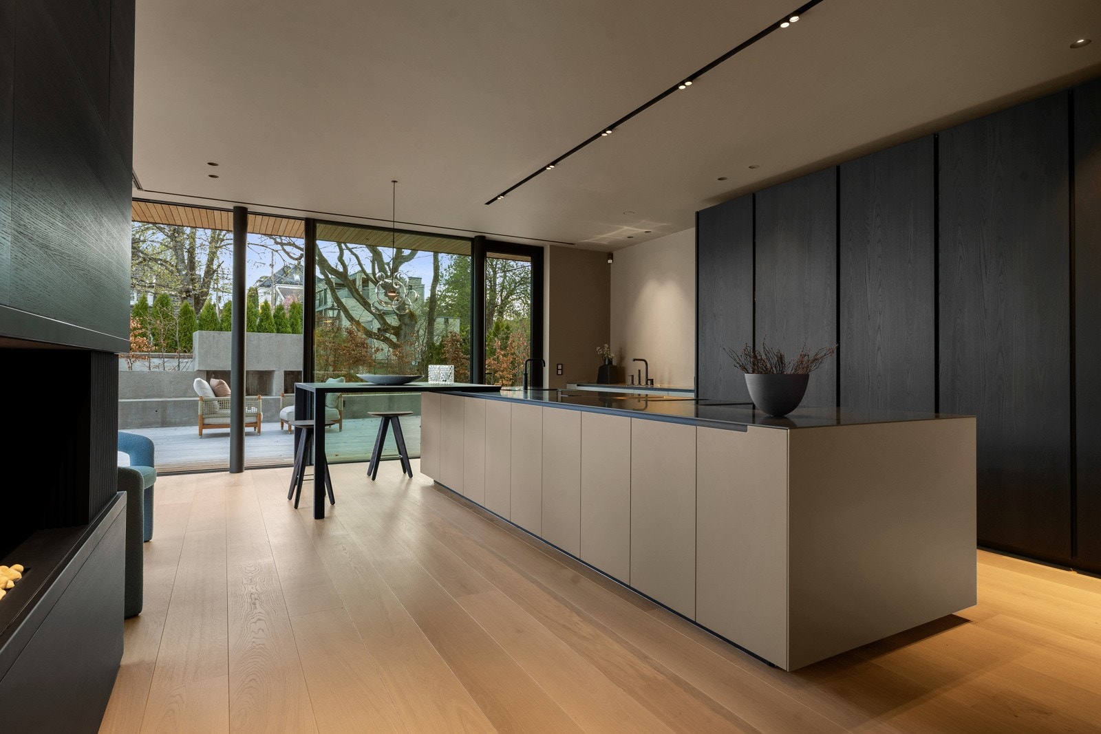 Boligen har designbelysning i flere rom, slik at man alltid får den rette stemningen. Galleribilde