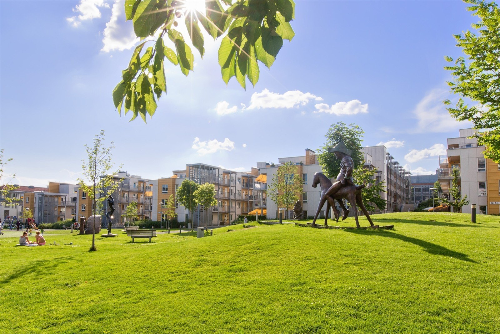 Peer Gynt parken er i gangavstand fra leiligheten og er et populært samlingssted blant beboerne i området Galleribilde