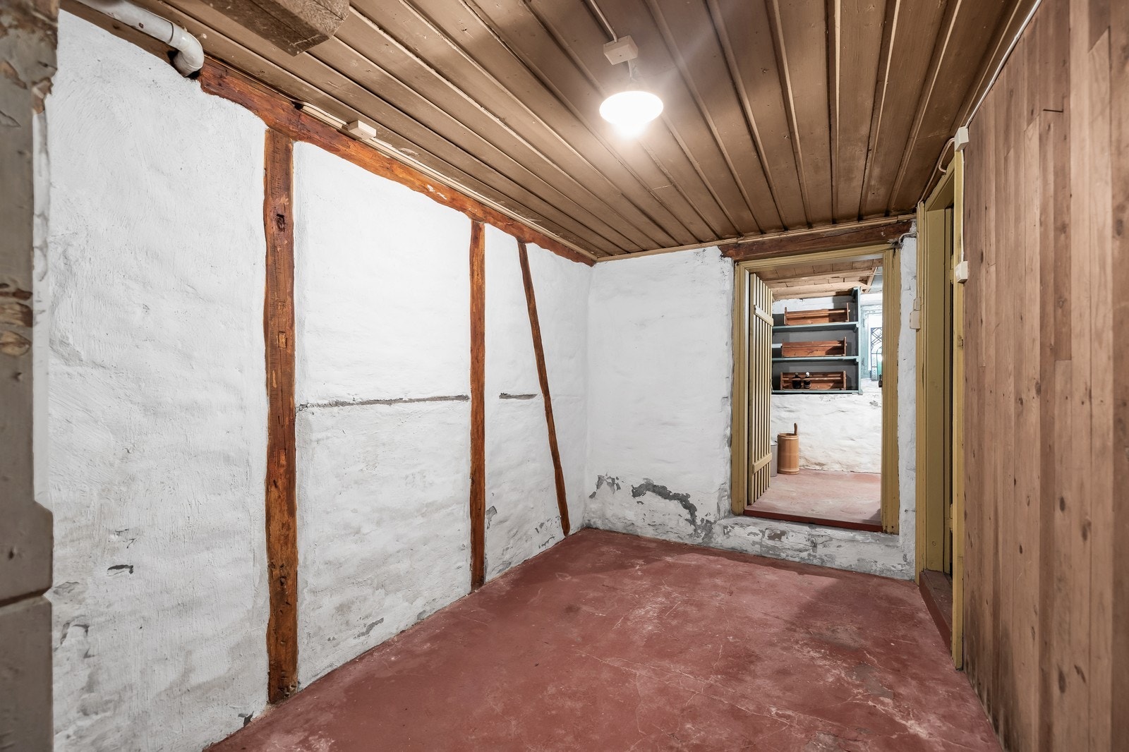 Stor og romslig kjeller. Deler av denne er avlåst. Galleribilde