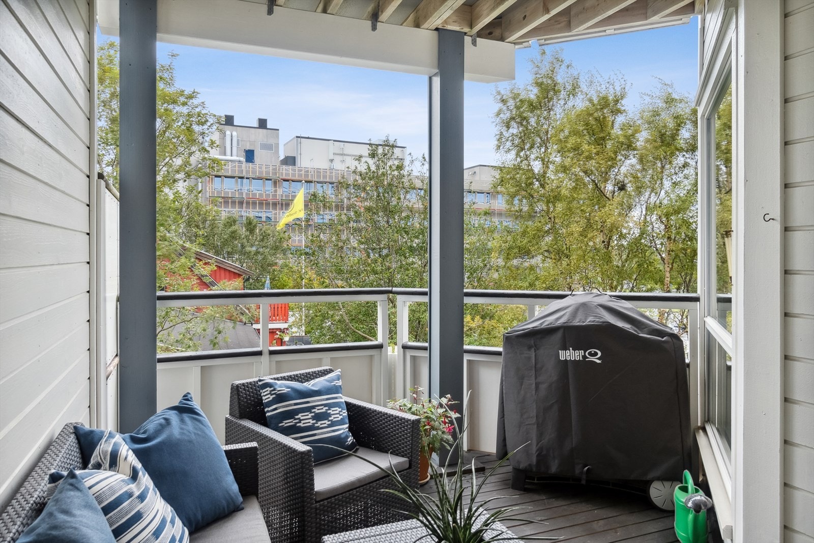 Overbygget balkong med utgang fra stue. Galleribilde
