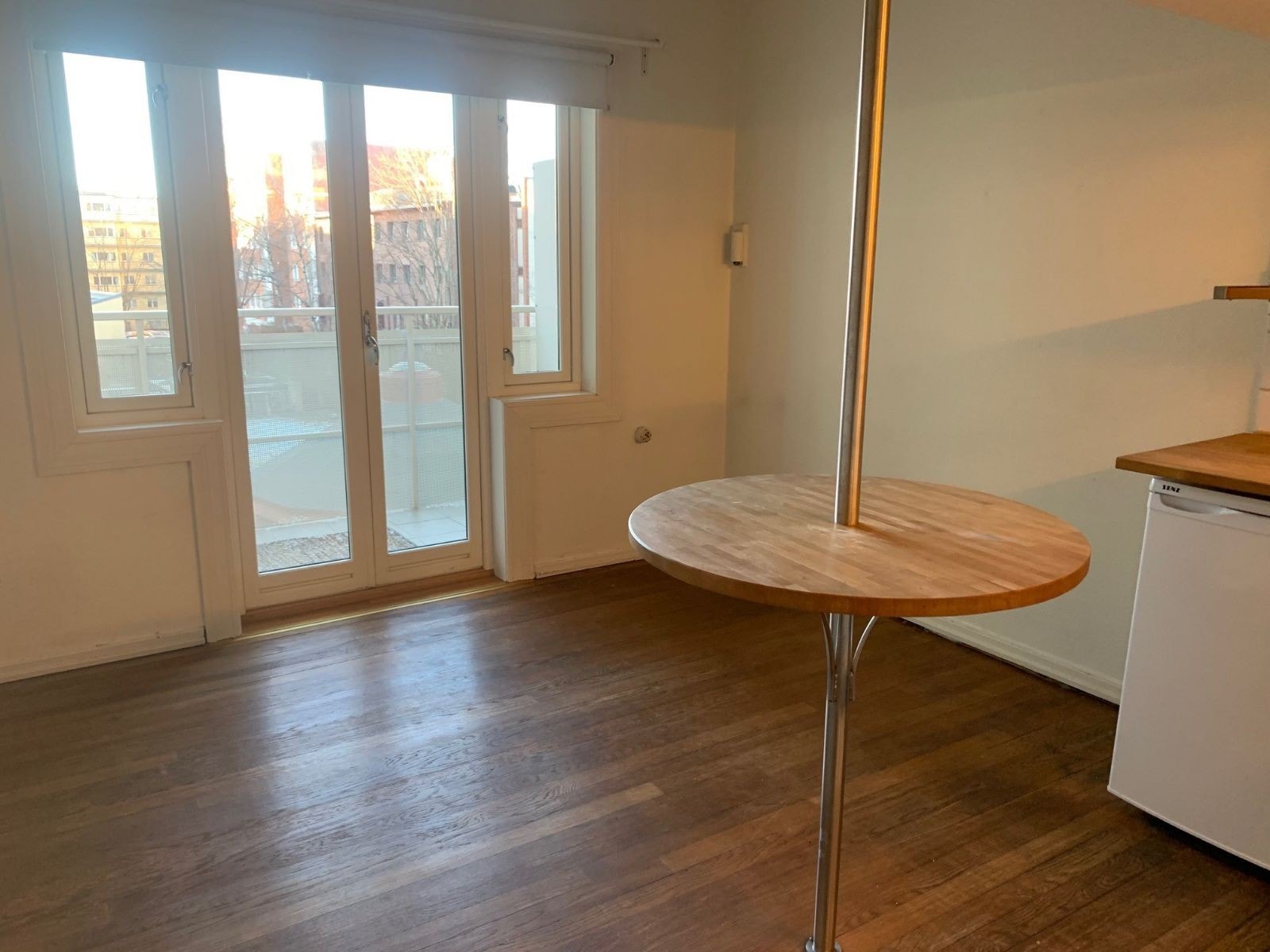 Fastmontert spisebord Galleribilde