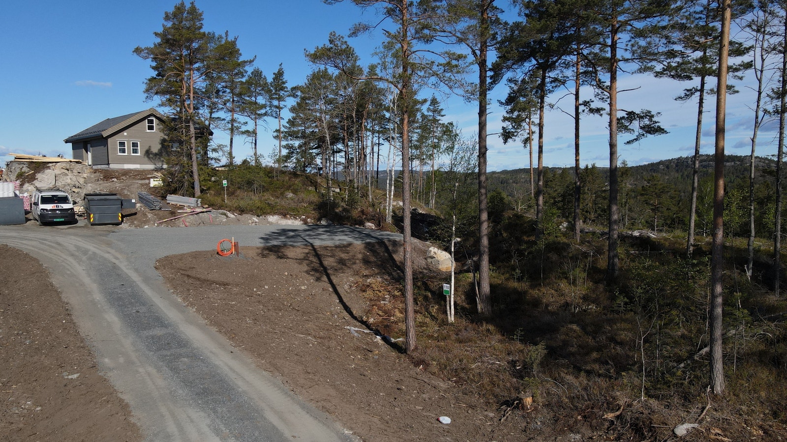 I 2022 har det vært høy aktivitet på Øysangkollen, men vi har fortsatt mange flotte ledige tomter igjen. Galleribilde