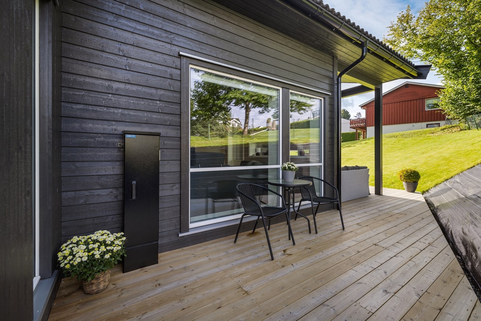 Boligen har en skjermet uteplass. Galleribilde