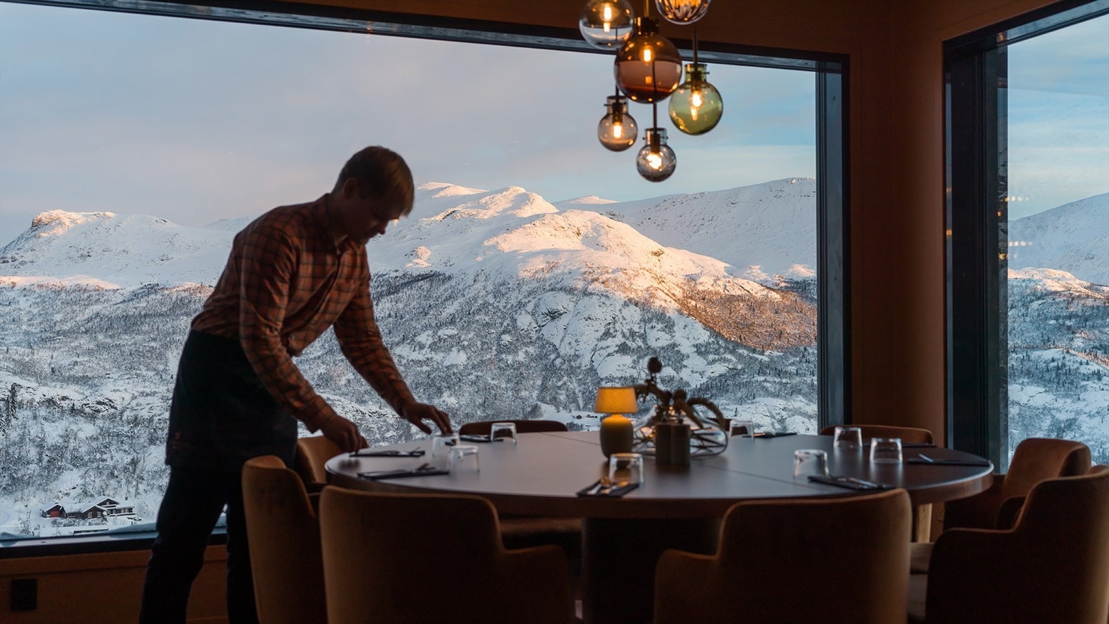 Gangavstand til restauranter, spa og treningsfasiliteter på flotte Skarsnuten Hotel. Galleribilde